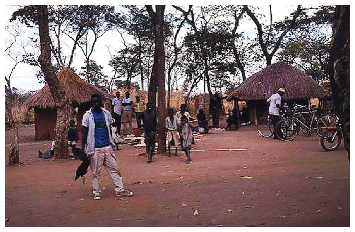 Figure 13. 1994. Vie quotidienne dans un village de réfugiés mozambicains à Ukwimi