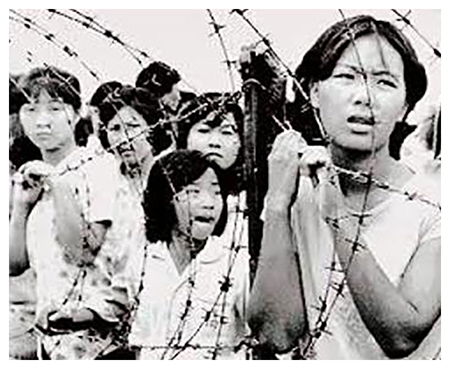 Figure 3. Boat People vietnamiens dans un camp de réfugiés à Hong Kong en 1989. Crédit photo (UNHCR). Photo publiée sur le site Radio Free Asia (Source UNHCR)