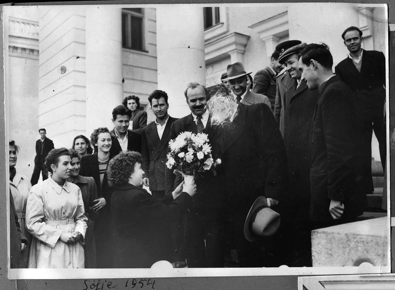 Fig. 1 Visite officielle du Premier ministre albanais Mehmet Shehu à Sofia, Bulgarie, 1954 (Fonds privé).