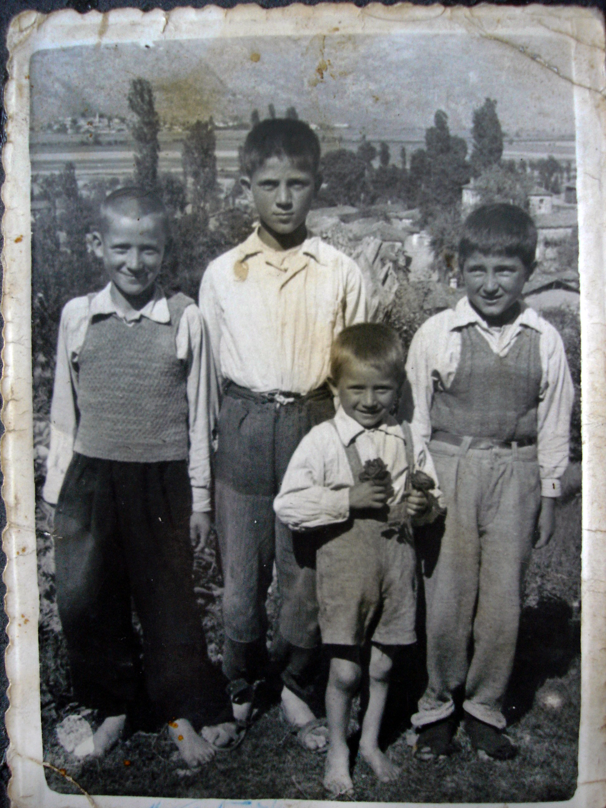 Figure 3. Groupe d’enfants d’un village du Devoll, 1957. Avec l’aimable autorisation de la famille Shehu, Cangonj.
